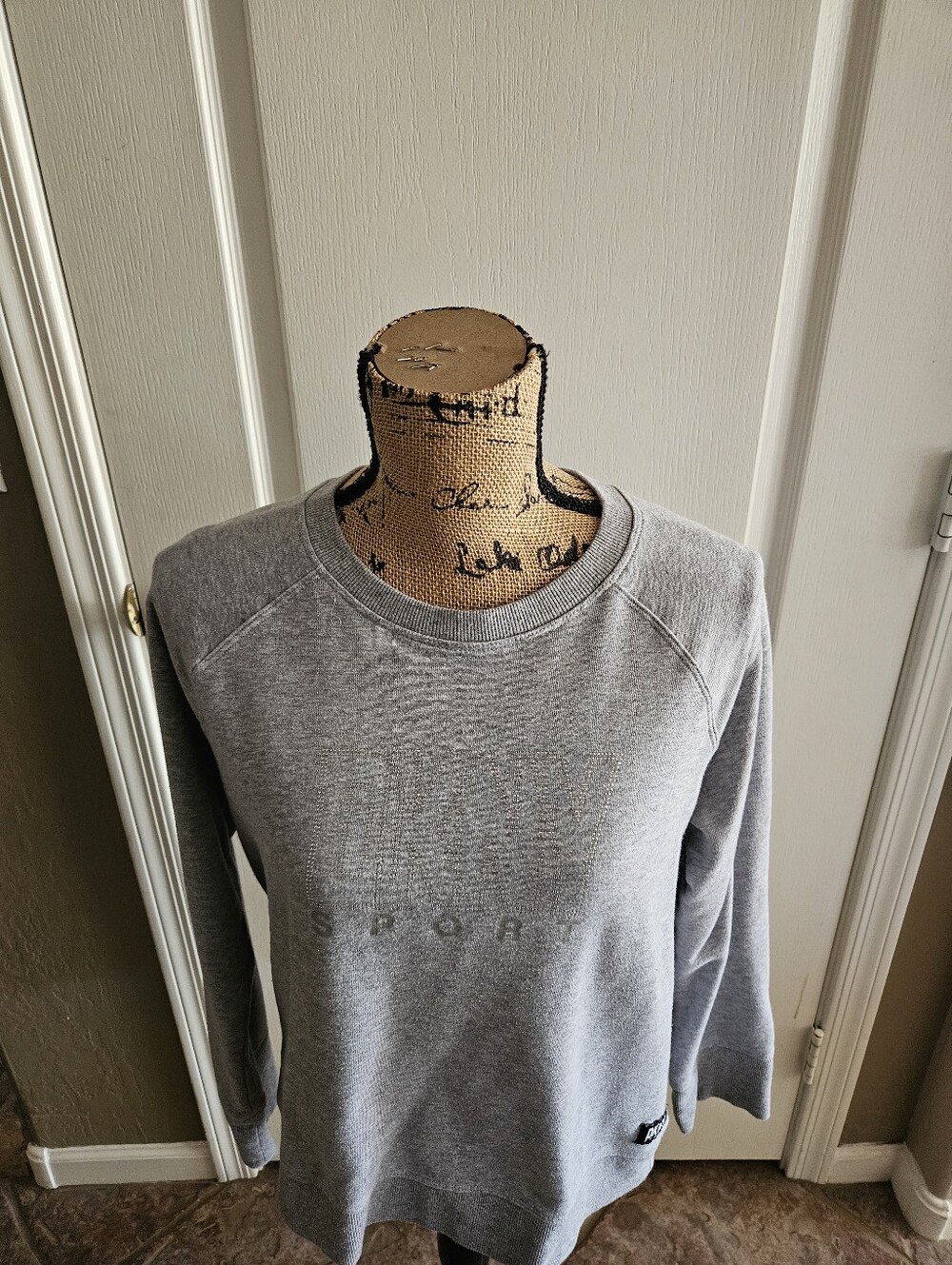 Like NEW ☆ DKNY Crew Sport Sweatshirt, Size XL, CUTE!